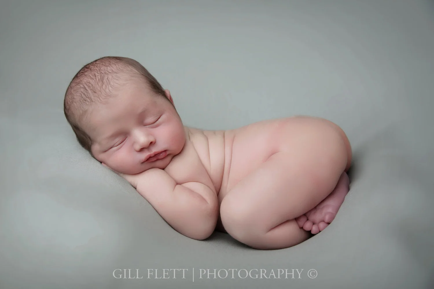 tushie-up-newborn-boy-gillflett-london-photo_img_0008.jpg