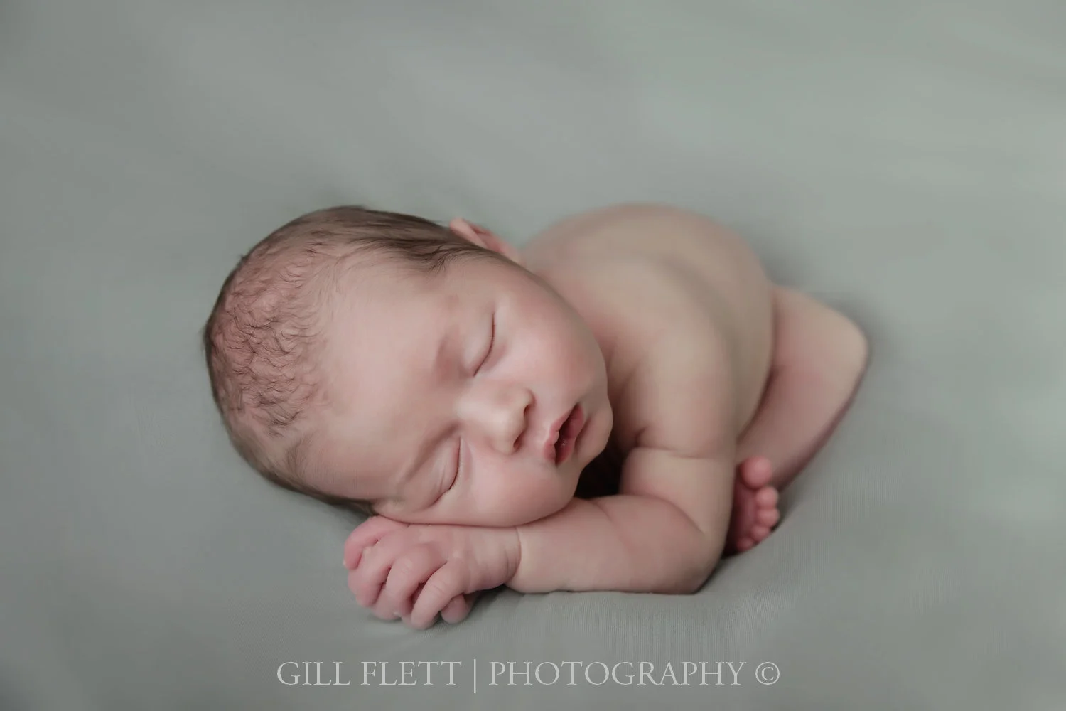 womb-pose-newborn-boy-gillflett-london-photo_img_0016.jpg