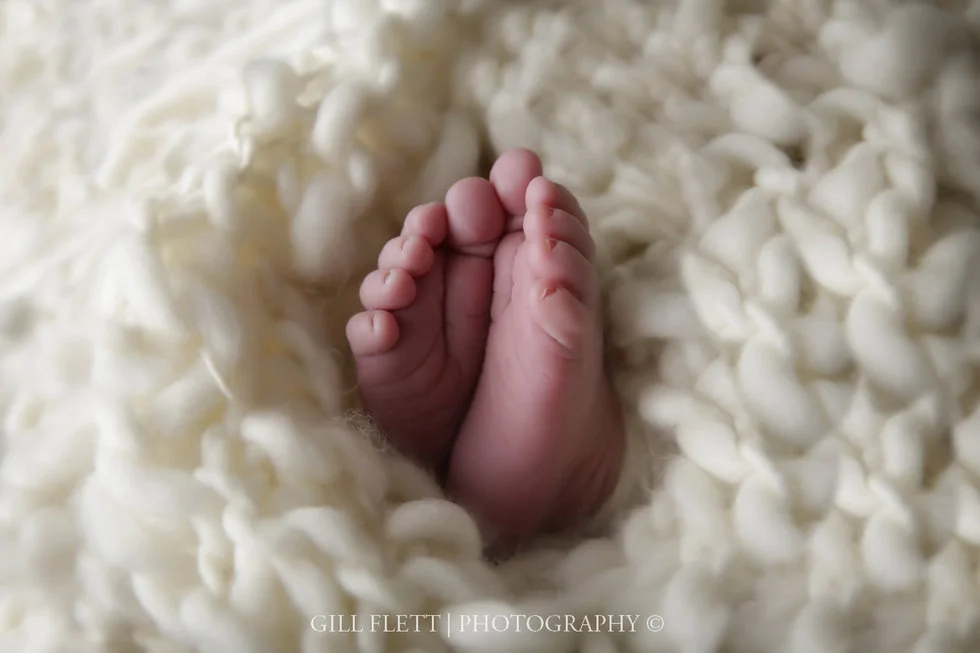 Surrey newborn photographer toes