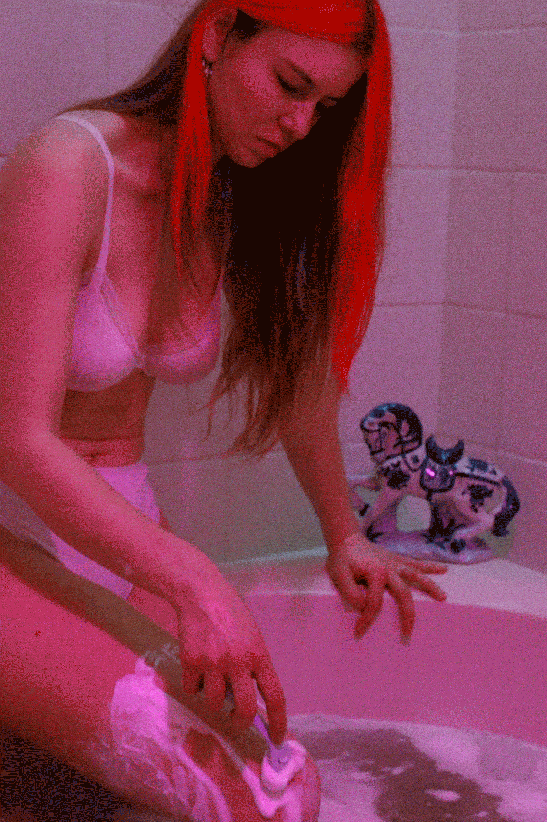 Molly-Strohl_LilzShaving_low.gif