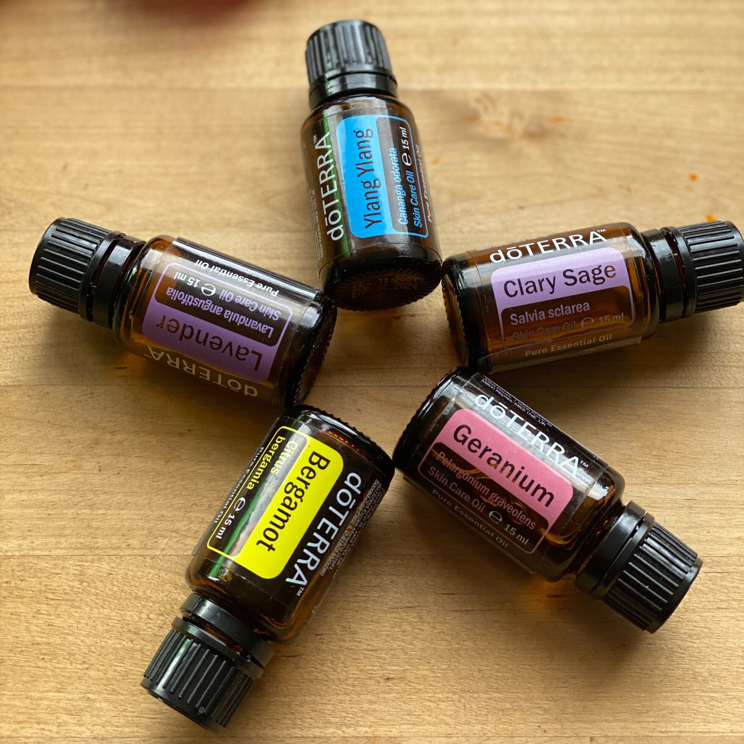 Essential oils: clary sage, lavender, geranium, bergamot, ylang ylang