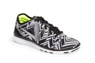10. Wether you plan to partake in touristic discoveries and/or keep the exercising routine going while on vacation (you are my shero), packing a pair of sneaks is always a wise idea. I like these from Nikes ; the black and white pattern makes it cool enough to pair it with any outfit | Nordstrom