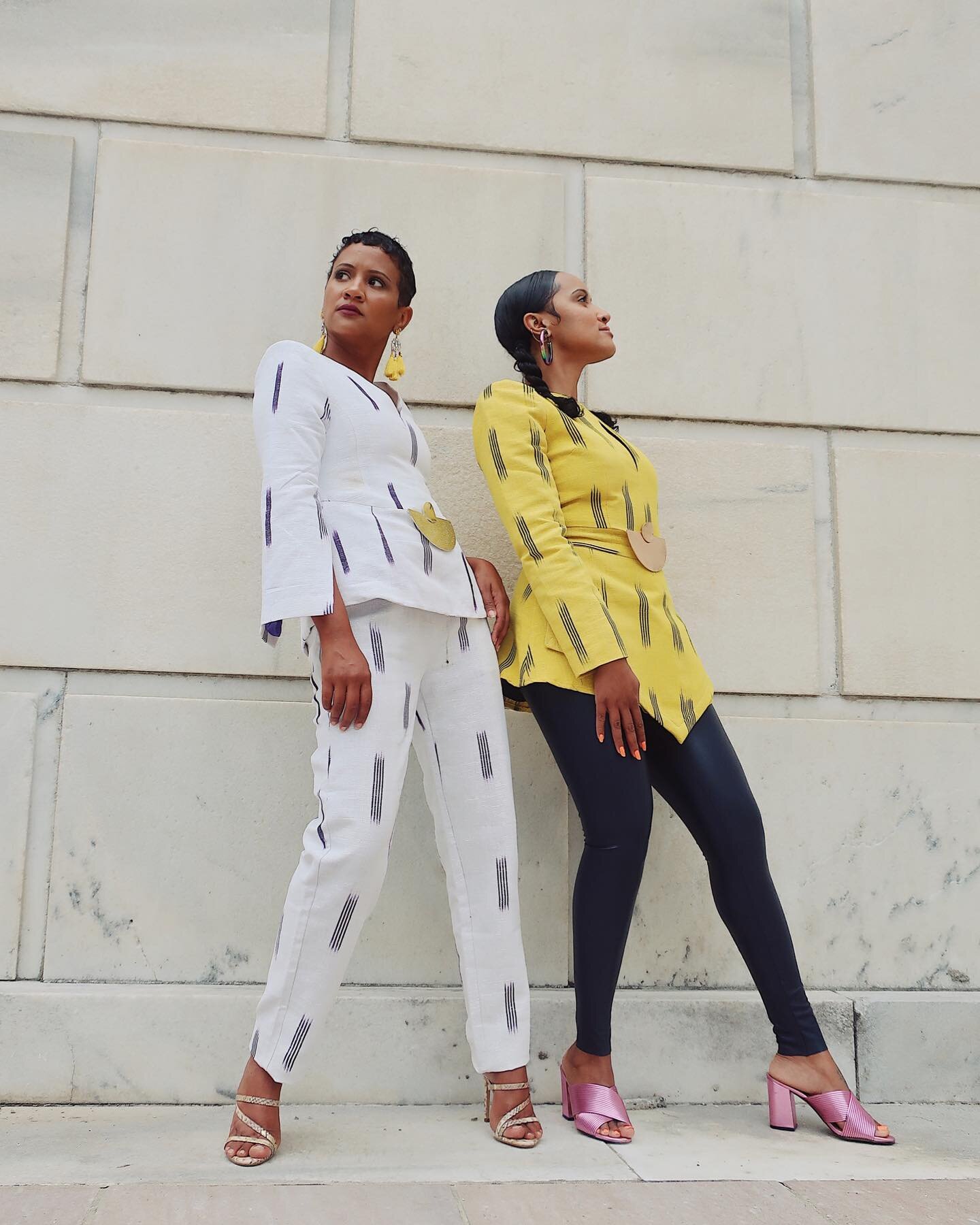 @peulhvagabond&rsquo;s collections are a blend of tradition and modernity, and are inspired by places the designer has traveled to and the things around her. By putting forward rare fabrics full of history, @dyenaa_peulhvagabond hopes to transport th