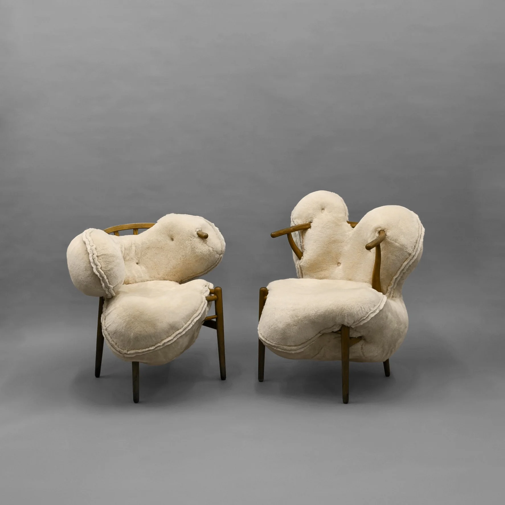 soft wishbone hi!breed chair 1.jpg