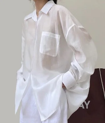 חולצות לבנות זה לא משמין ולא משעמם