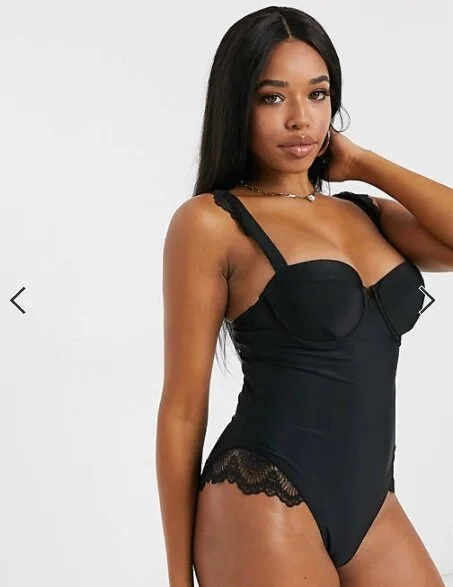 בגד ים שלם שחור אופנתי גאלה אסוס עם תחרה בצד.jpg