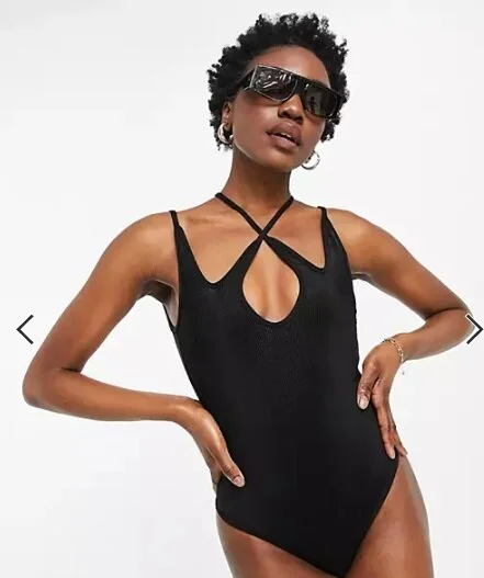 בגד ים שלם שחור אופנתי גאלה אסוס עם איקס.jpg