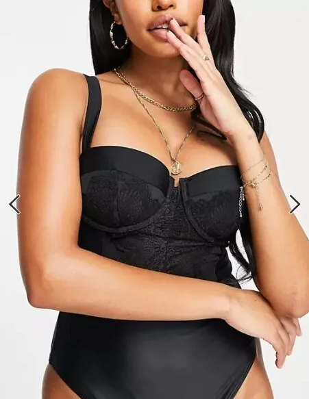 בגד ים שלם שחור אופנתי גאלה אסוס כמו מחטב עם קאפים.jpg