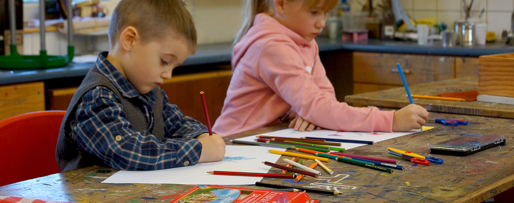 WORKSHOP: Children's Art with Christine Fox VENUE: Cola iste Cholmcille, Ballyshannon TIME: 12.30pm - 1.30pm Christine, a local artist, studied Fine Art & History of Art at the National College of Art & Design in Dublin and also completed the Art and Design teaching diploma. Living in the northwest, the subject matter for her paintings has always been influenced by an appreciation of the dramatic beauty of the natural environment and a ‘sense of place’ of her local countryside surroundings. This is a very relaxed creative workshop for the kids. Lots of colour and mixed materials.