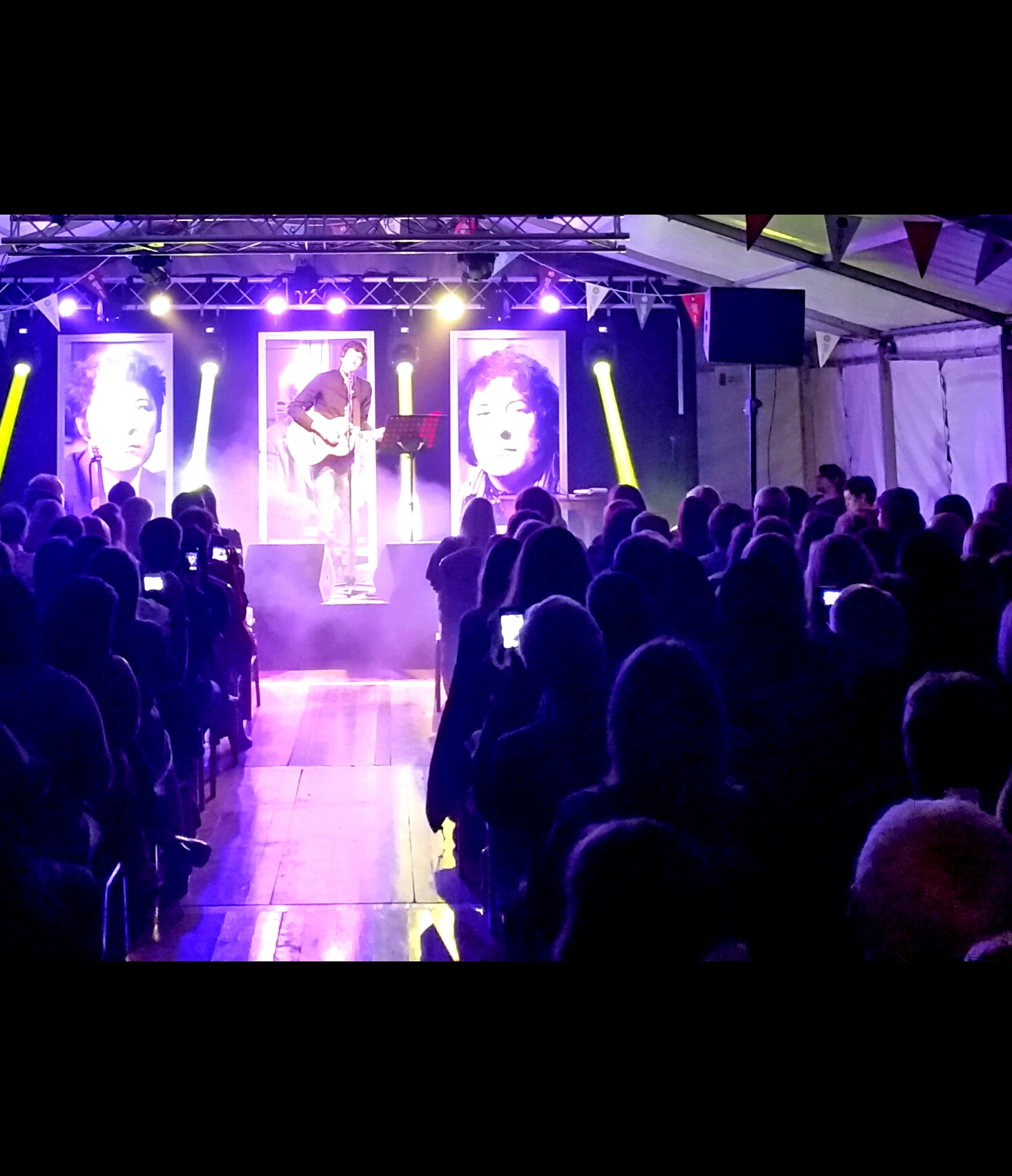Gary Lightbody playing a few Heaney inspired originals.