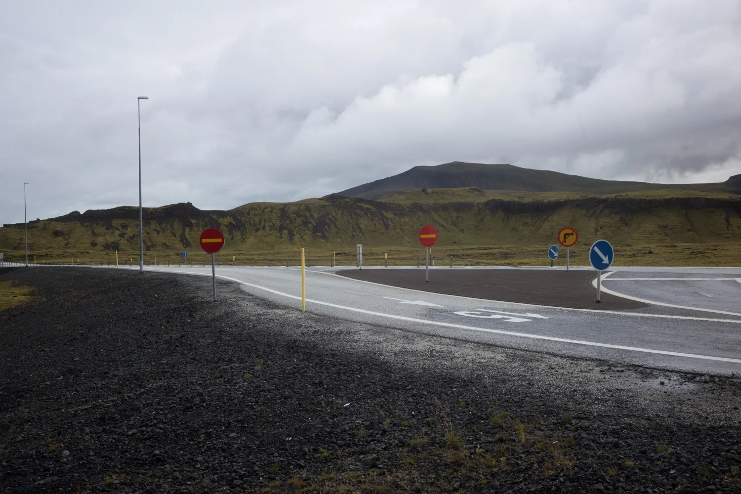 Roadway north of Reykjavík