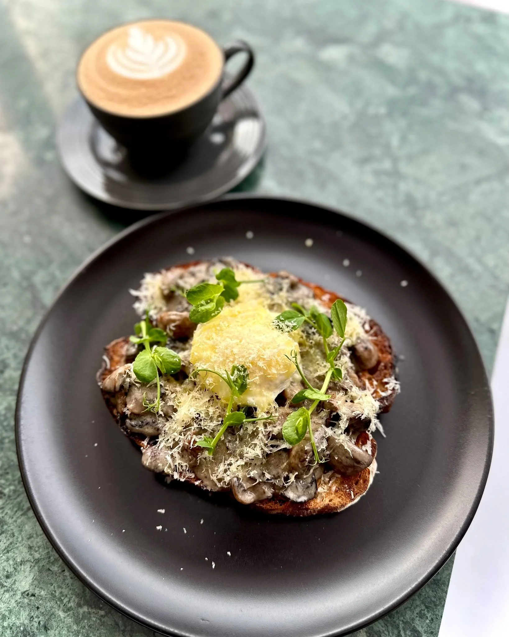 Mushrooms on Toast, taken to the next level. 🍄
Creamy mushrooms on toasted sourdough, topped with a soft poached free-range egg, shaved Pecorino, and finished with truffle-scented oil. A perfect treat for a relaxed breakfast or brunch at La Paris Bi