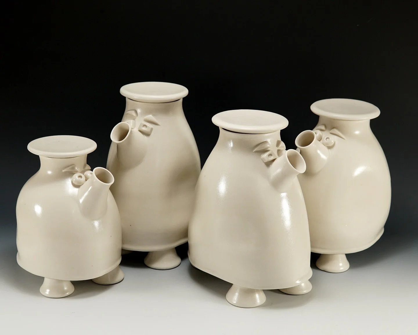 Ghosty teapot family photo! 👻🫖🫖🫖🫖
Sharing more pics of my handmade porcelain ghosty teapots!
A little humor for your doom-scrolling break 😄💀

I have way too much fun giving them different expressions just by adding tiny eyebrows 🤨😁
#porcelai