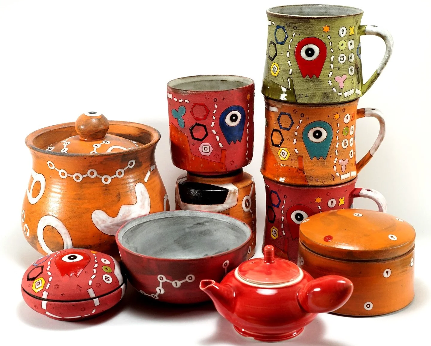 🔥 Red Hot opens today at @schallergallery 🤩🎉🥳
I&rsquo;m thrilled to be part of this vibrant group show featuring pots in fiery tones &mdash; reds, oranges, and yellows that radiate warmth and energy.

Take a look at my work alongside an amazing l