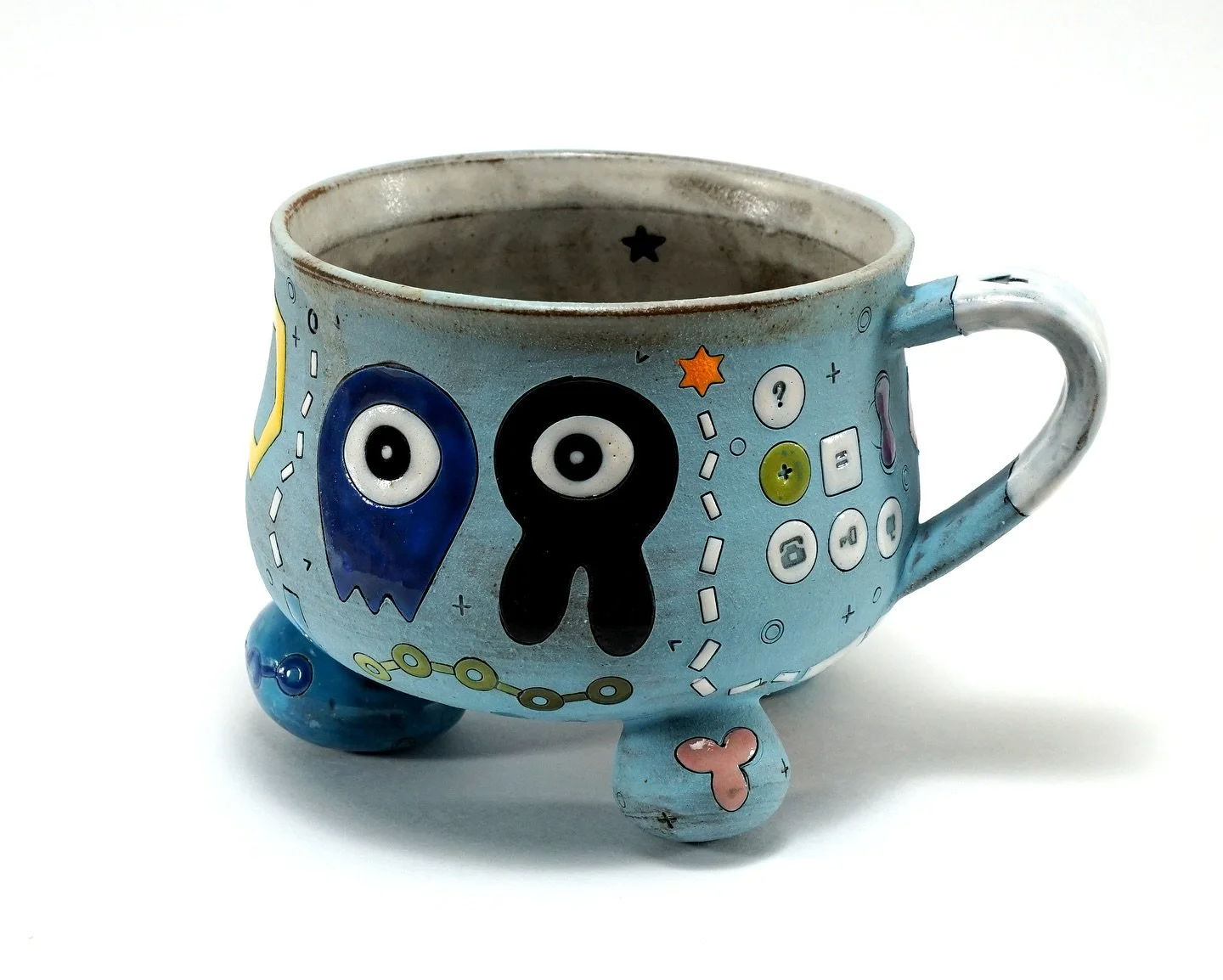 Blue Tripod Alien Mug 👽👾🛸
This funky little mug stands on three legs &mdash; the latest evolution in my alien cup series! I&rsquo;m loving the organic vibe these tripod feet give it. ✨
More of these are in the works this fall, so stay tuned&hellip