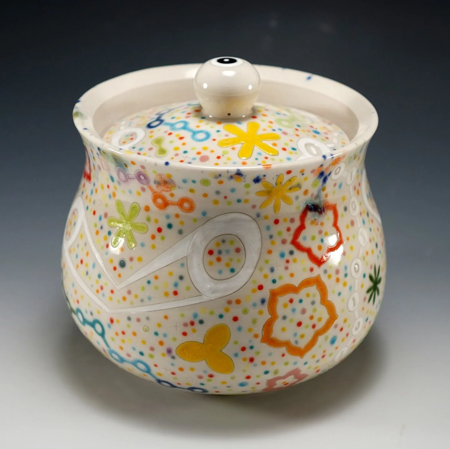 Princess Olive Keeper 👑🫒

This eye-catching porcelain lidded jar is now available @theclaystudiophl 

Why &ldquo;Olive Keeper&rdquo;?
I became a total olive-holic and designed this jar so the curved wall near the lid drains excess oil right off the