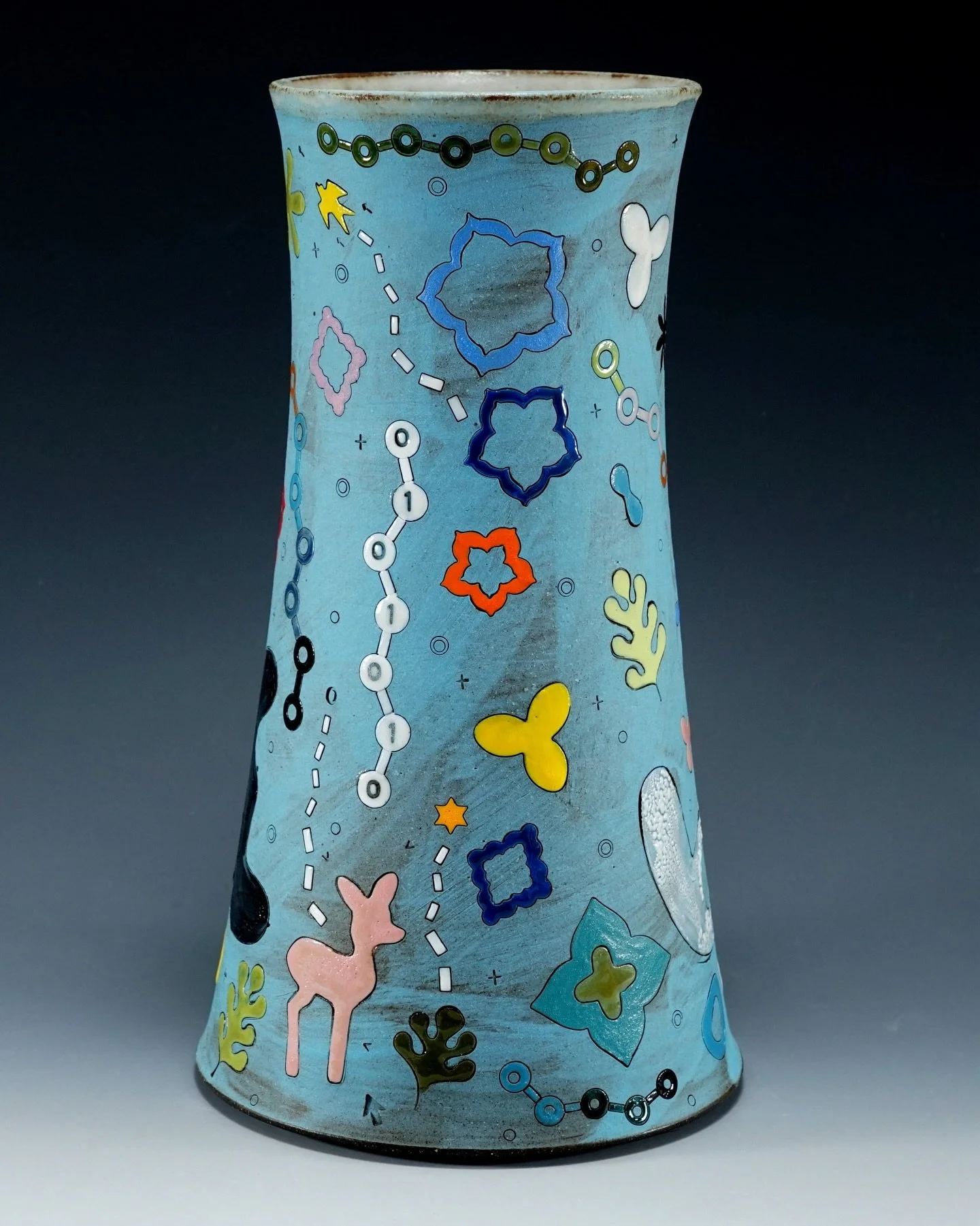 Blue Vase with Deer Motif🦌

I don&rsquo;t usually make vases, but a friend had just finished his vacation home and needed something special for the coffee table. What started as a favor turned into a surprisingly fun project, and it reminded me how 