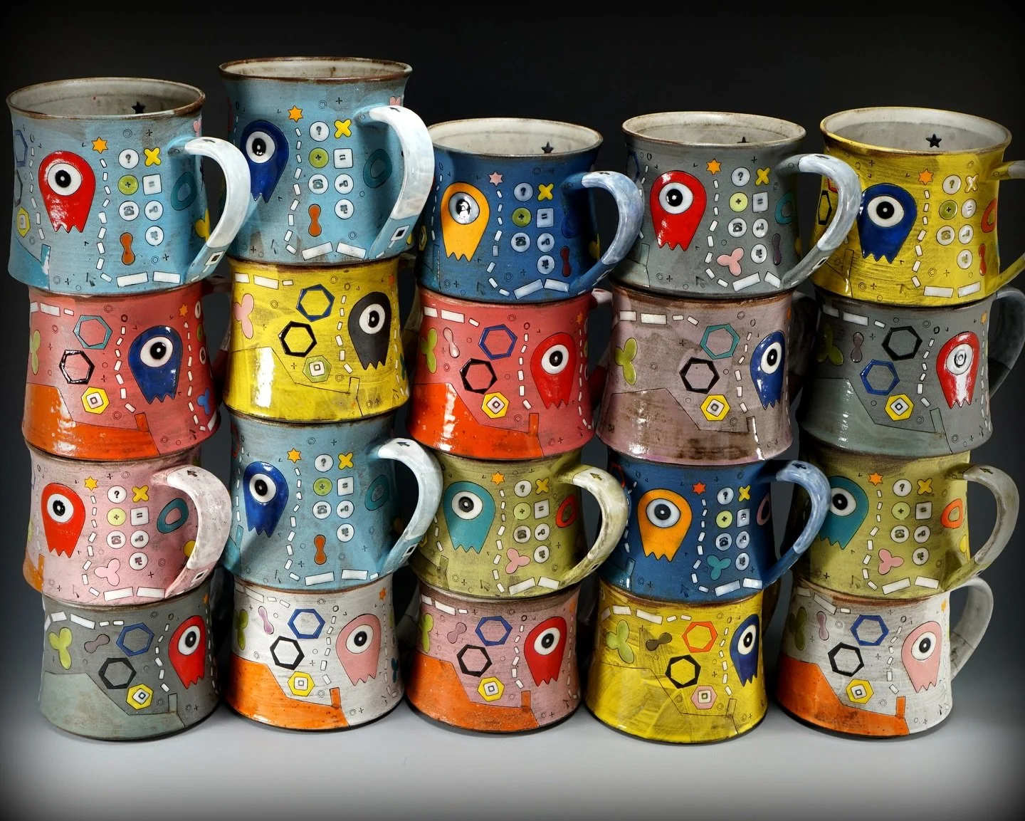 Bunch of alien mugs 👽👾

These are headed to @sxpfpottery this weekend! I mean&hellip; as you might guess, my participation in any event wouldn&rsquo;t mean much without my alien mugs. 😉 This is your chance to snag one or two of them!

I&rsquo;ve b