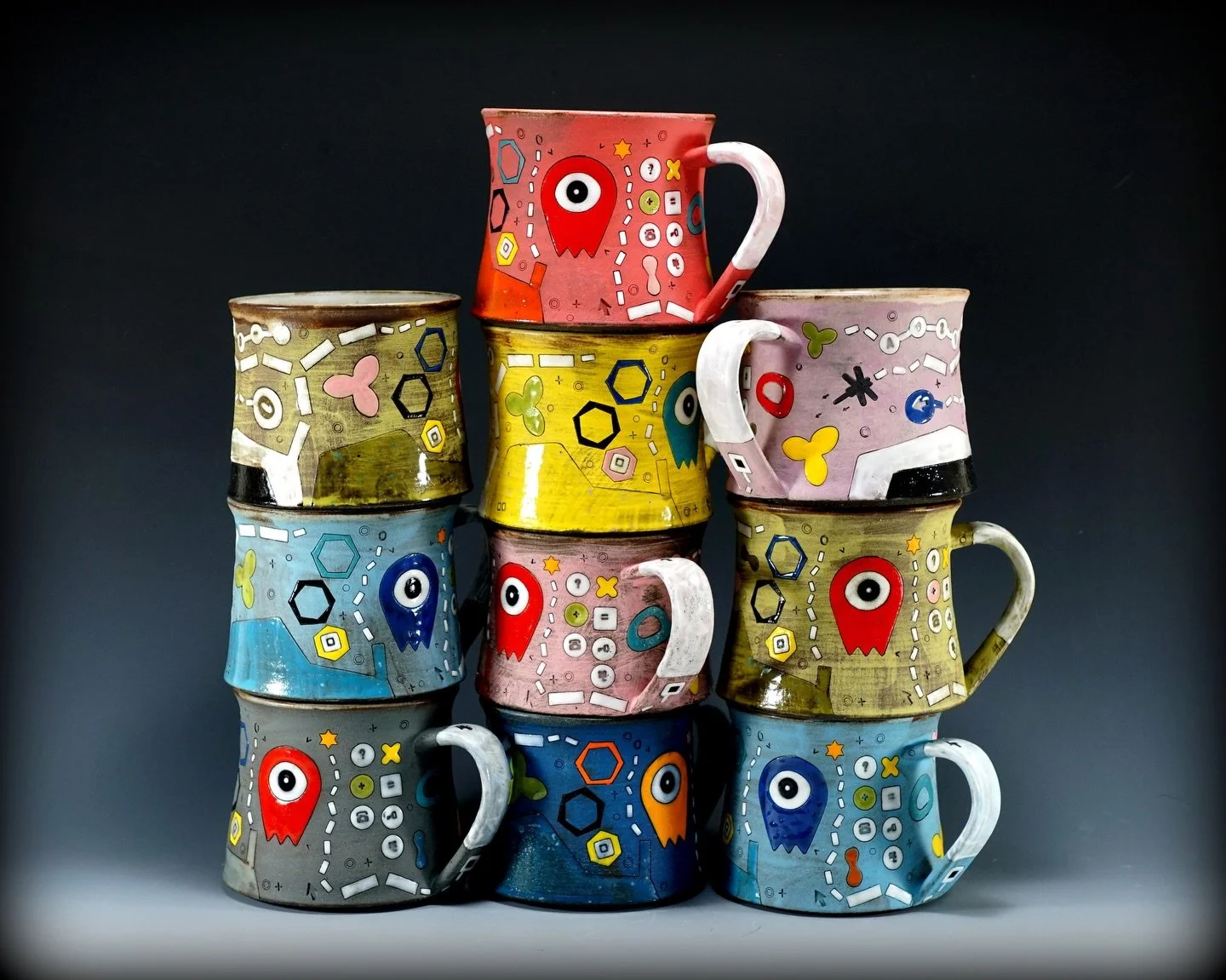 Happy #mugshotmonday 👽👾

@nceca is happening this weekend and my alien mugs are landing👽👽👽

I won&rsquo;t be there myself but I&rsquo;ll have 10 mugs available at the @northernclaycenter booth in the Gallery Expo - plus more pieces🙌

If you&rsq