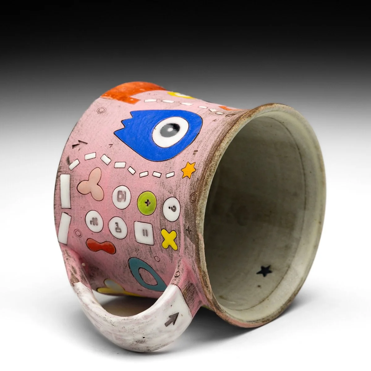 Pink Alien Mug 👽👾

Your mission: rescue the abducted astronaut trapped inside the mug (pic5) by finishing your morning coffee and become a hero! 🤩

Featuring a curious alien on the outside and a stranded astronaut hidden inside, this handmade mug 