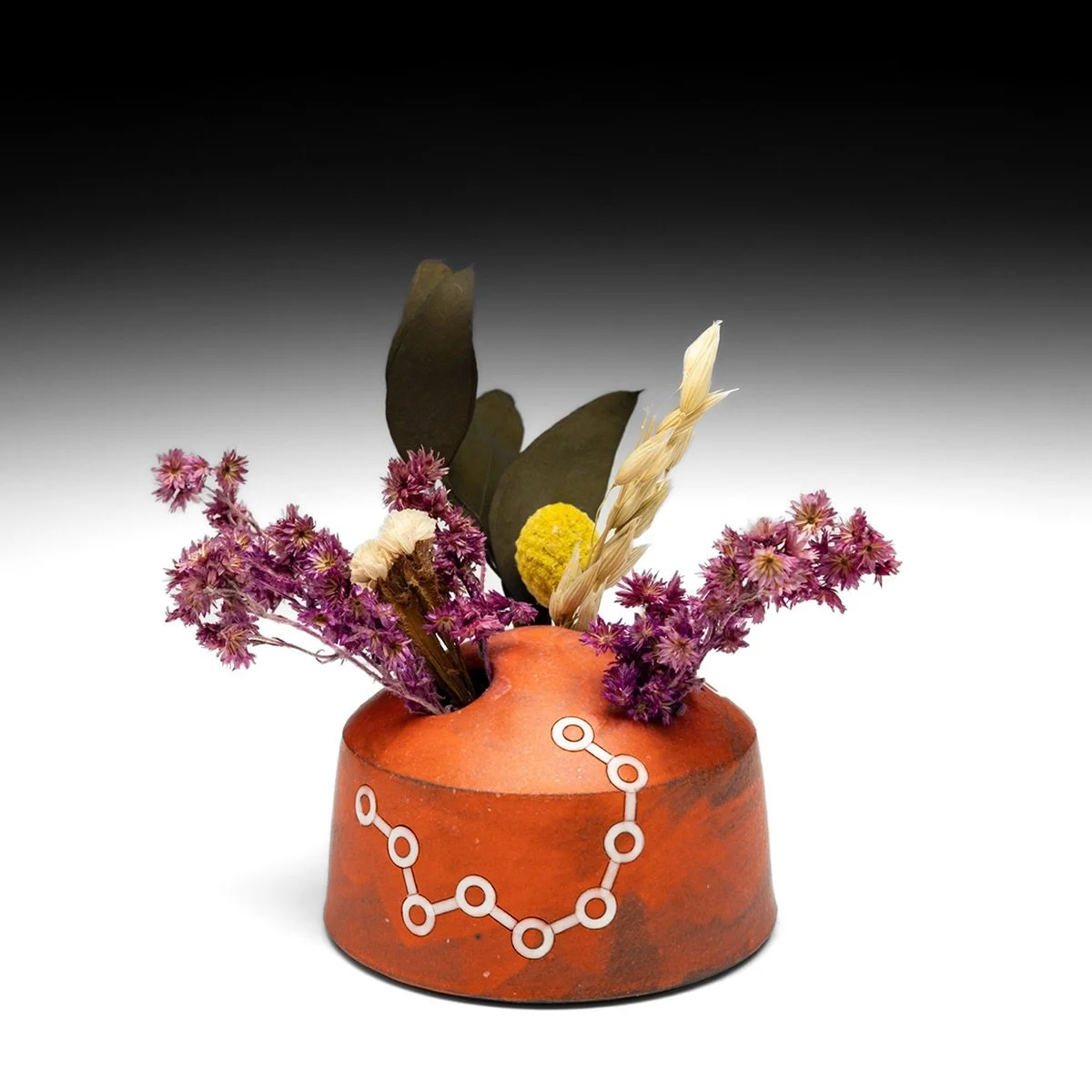 Orange tabletop ikebana pot 🧡

Looking to brighten up a small table? This vibrant orange ikebana pot is sure to make complementary blooms and lush green foliage pop. 💐🍃
Available @schallergallery 

📸: Lauren Kemp @schallergallery 
#flowerpot#ikeb