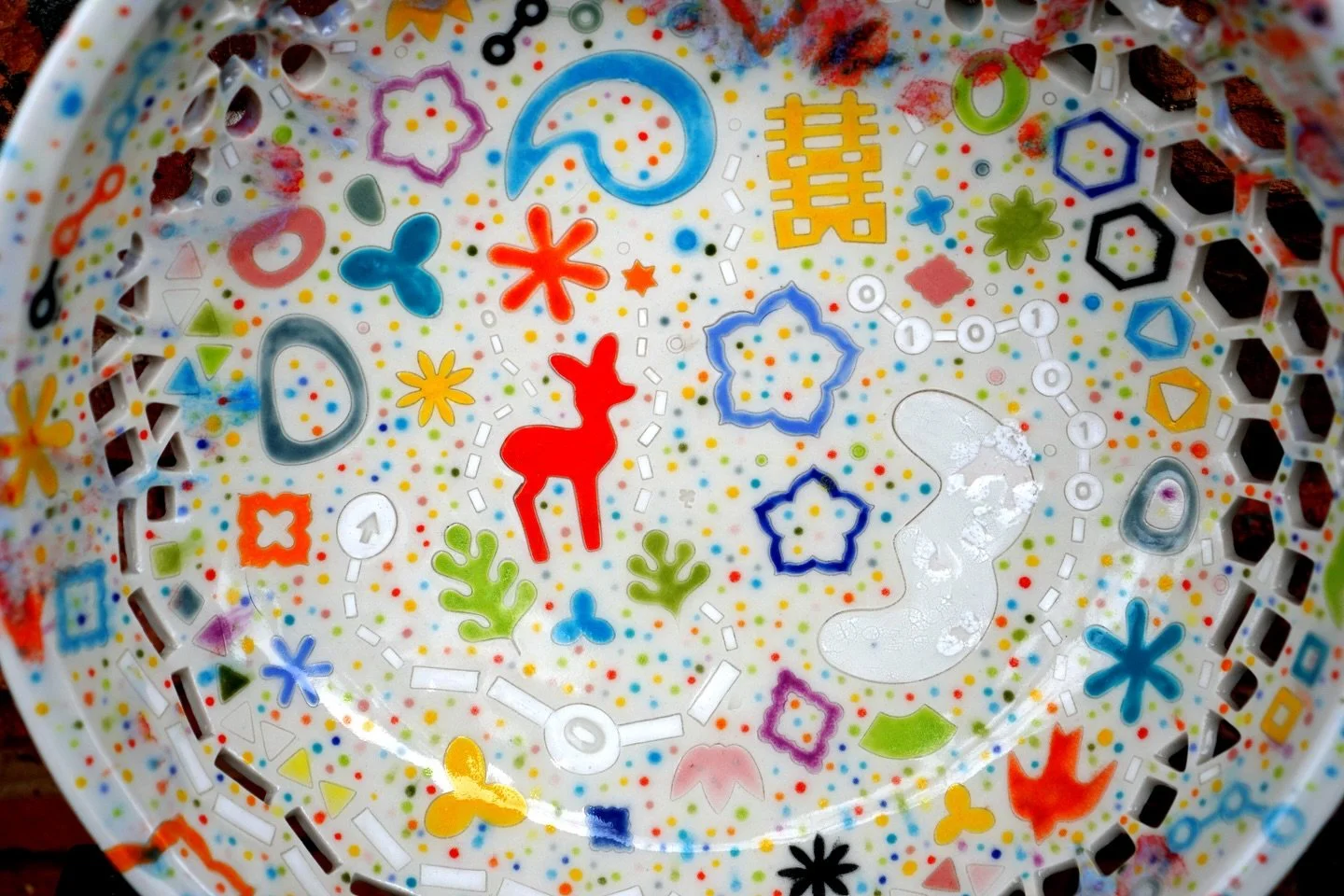 Princess Fruit Bowl 🍎🍑🍊🍍🍏🥭🍌

This large porcelain fruit bowl, with its intricate hand-cut details and hand-painted finish, is as much a sculptural centerpiece as it is a functional bowl. 👀✨

Every cutout was carefully carved by hand, then tho