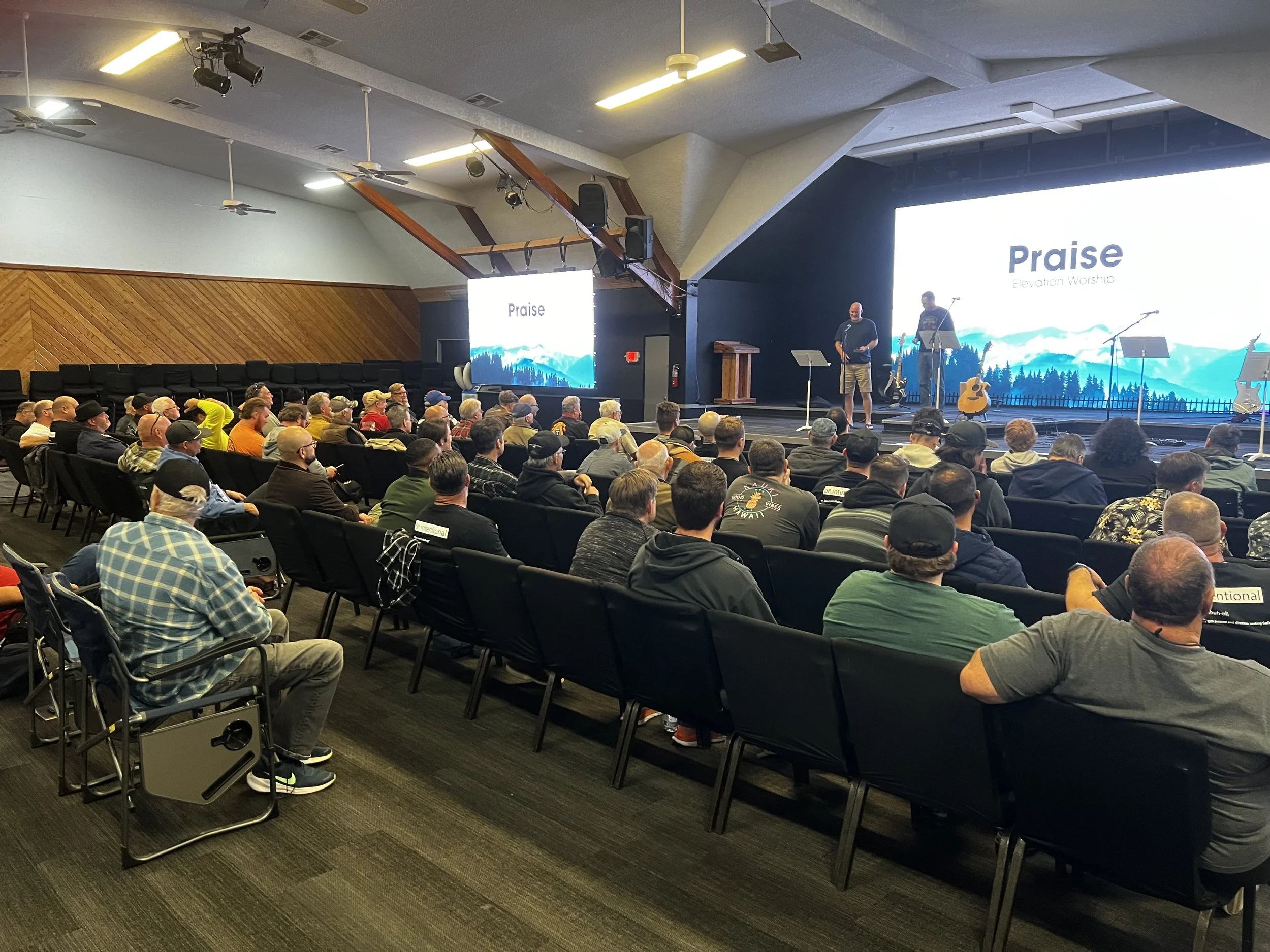 men's retreat praise 1.jpg