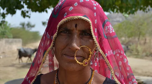 india_dialogue_women_pink_scaf.jpg