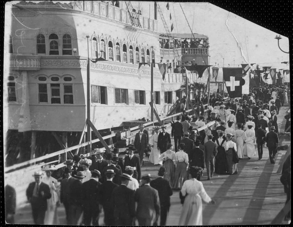 Ship_Cafe_at_Venice_Beach_1906.jpg