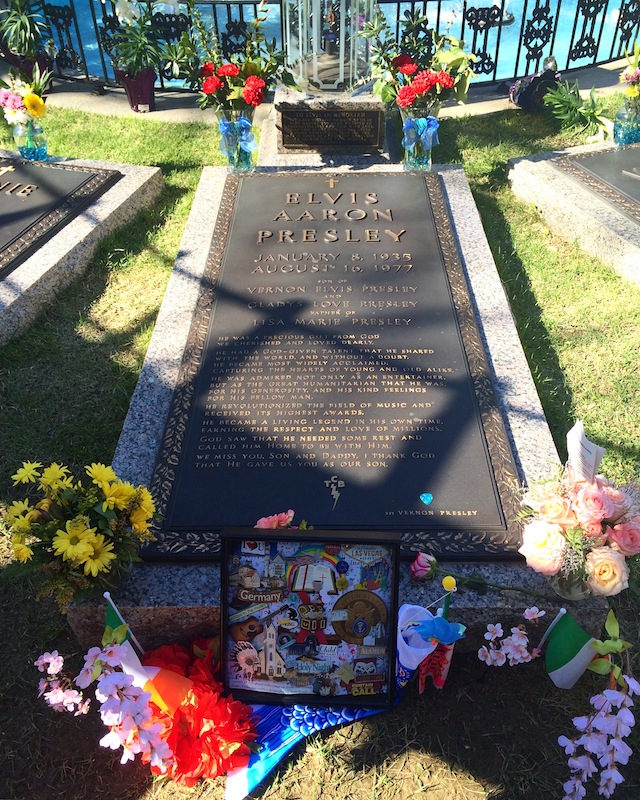 RIP Elvis Presley. Graceland: ✔