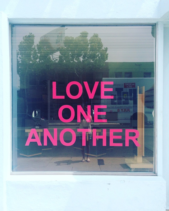 <3