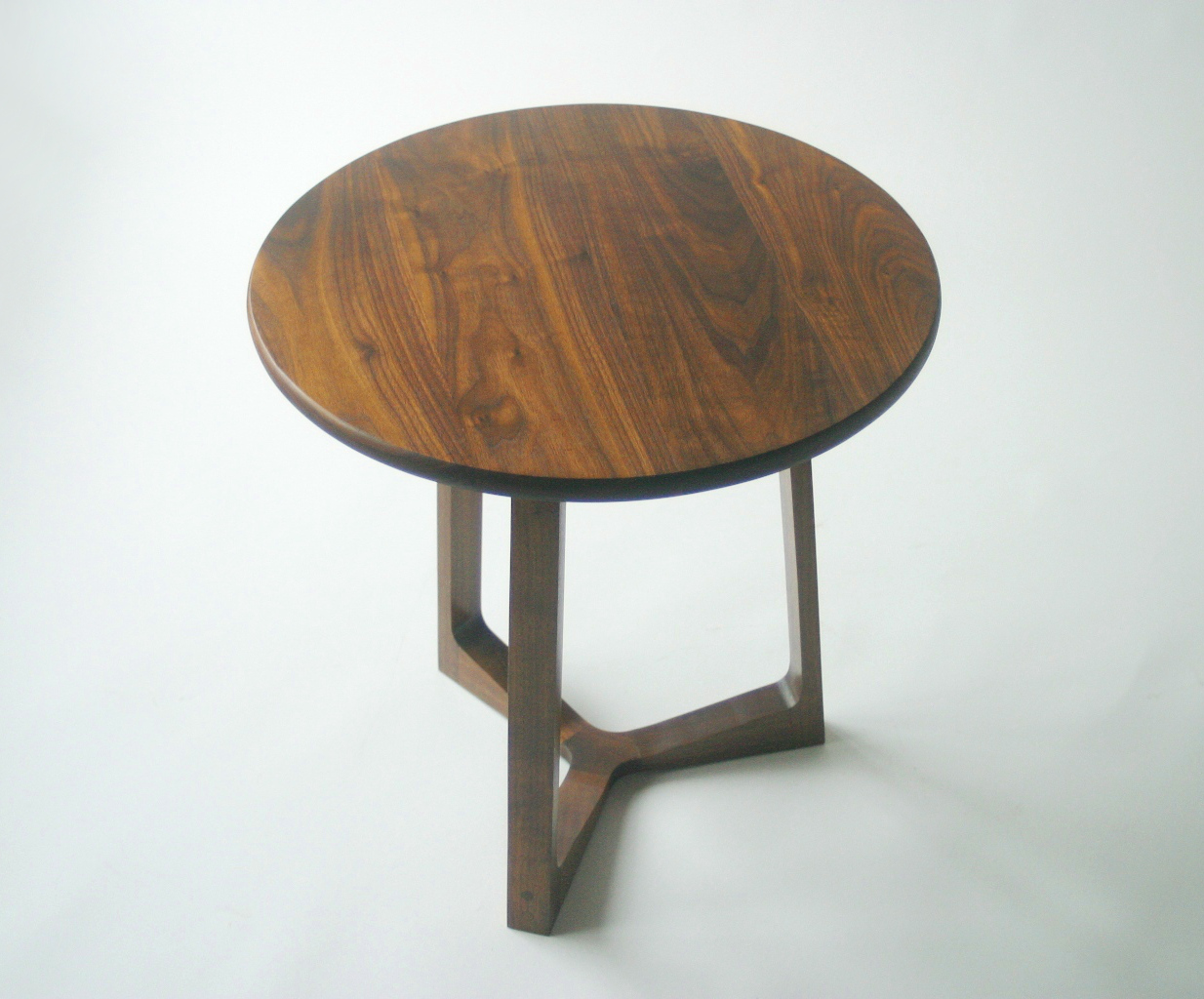 End table in Walnut (4).jpg