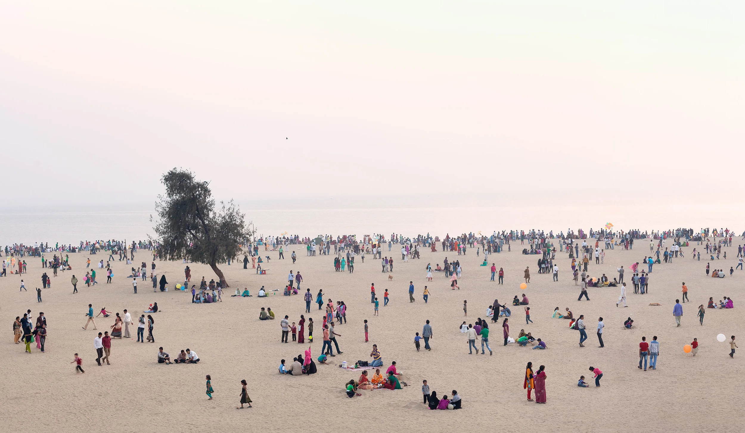 evening promenade crowds at chowpatty beach mumbai
