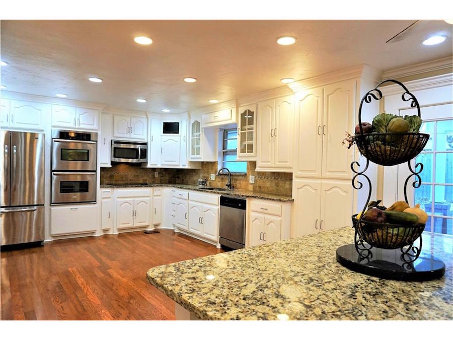 002Kitchen A.jpg