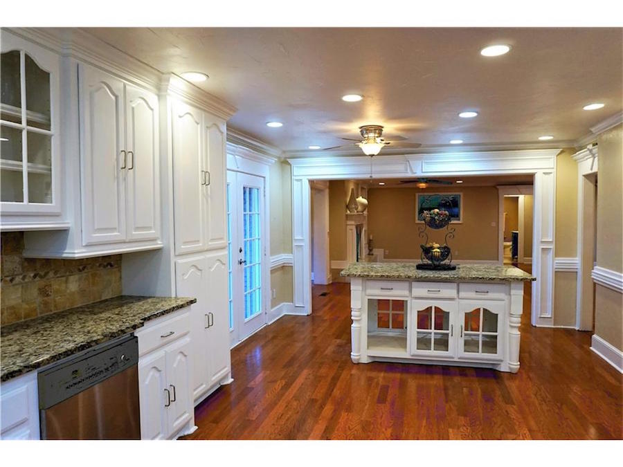 003Kitchen-Living.jpg
