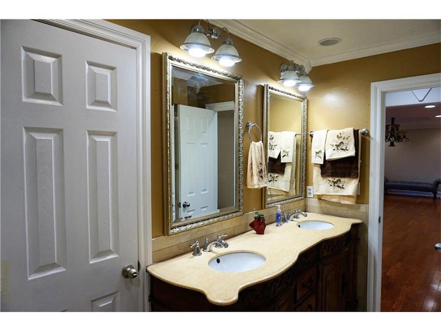 Hall Bath B.jpg