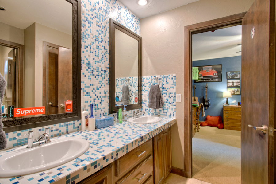 08-Jack and Jill Bath.jpg