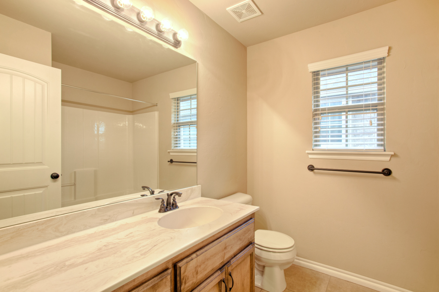Hall Bath.jpg
