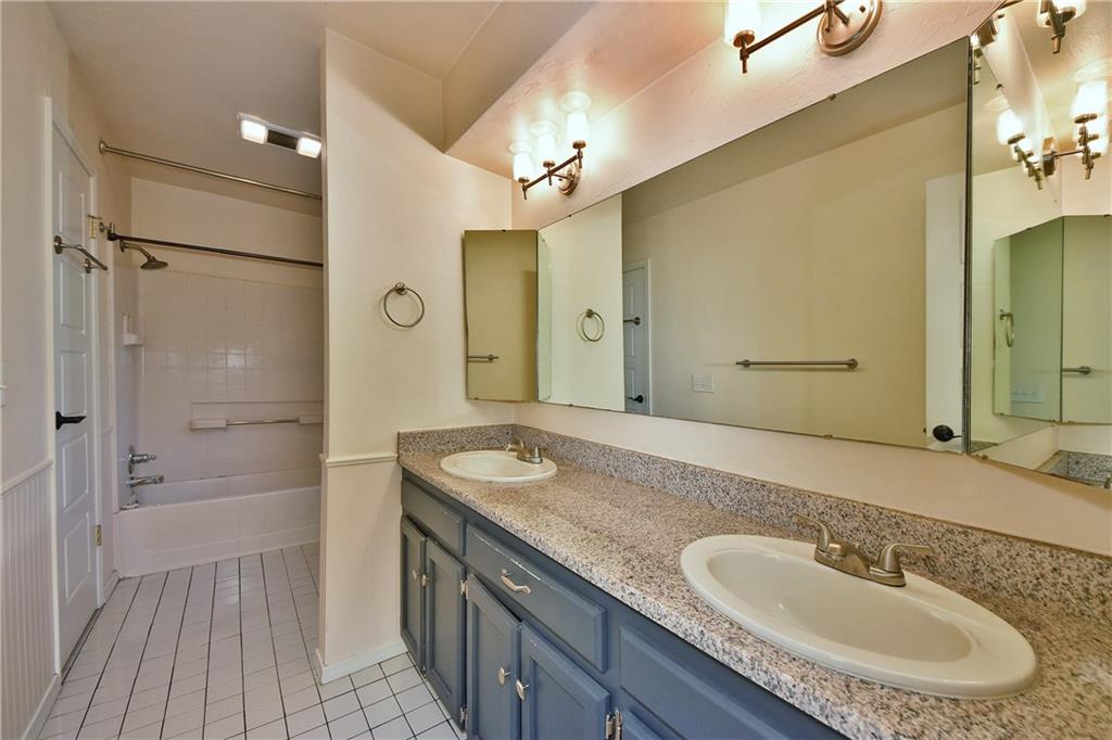 Master Bath.jpg