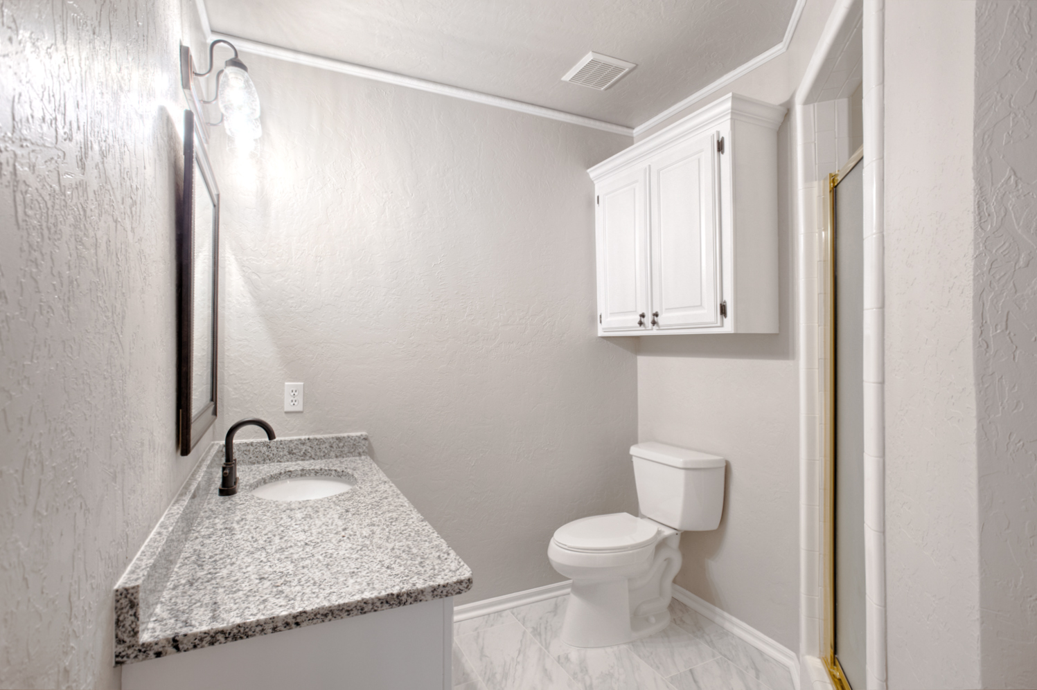Hall Bath.jpg