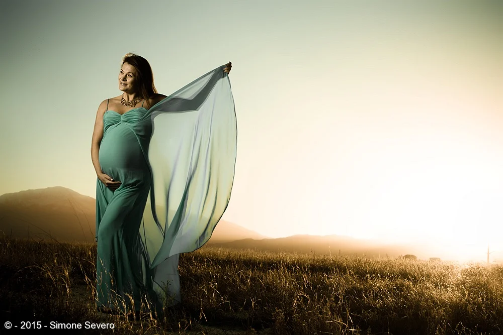 Marta was glowing of happiness. She is waiting for her first child to come to this world. I planned in doing the outdoors session close to her home, at sunset time. It was a hazy day, all day, but the end of the day reserved surprising gold, perfect…