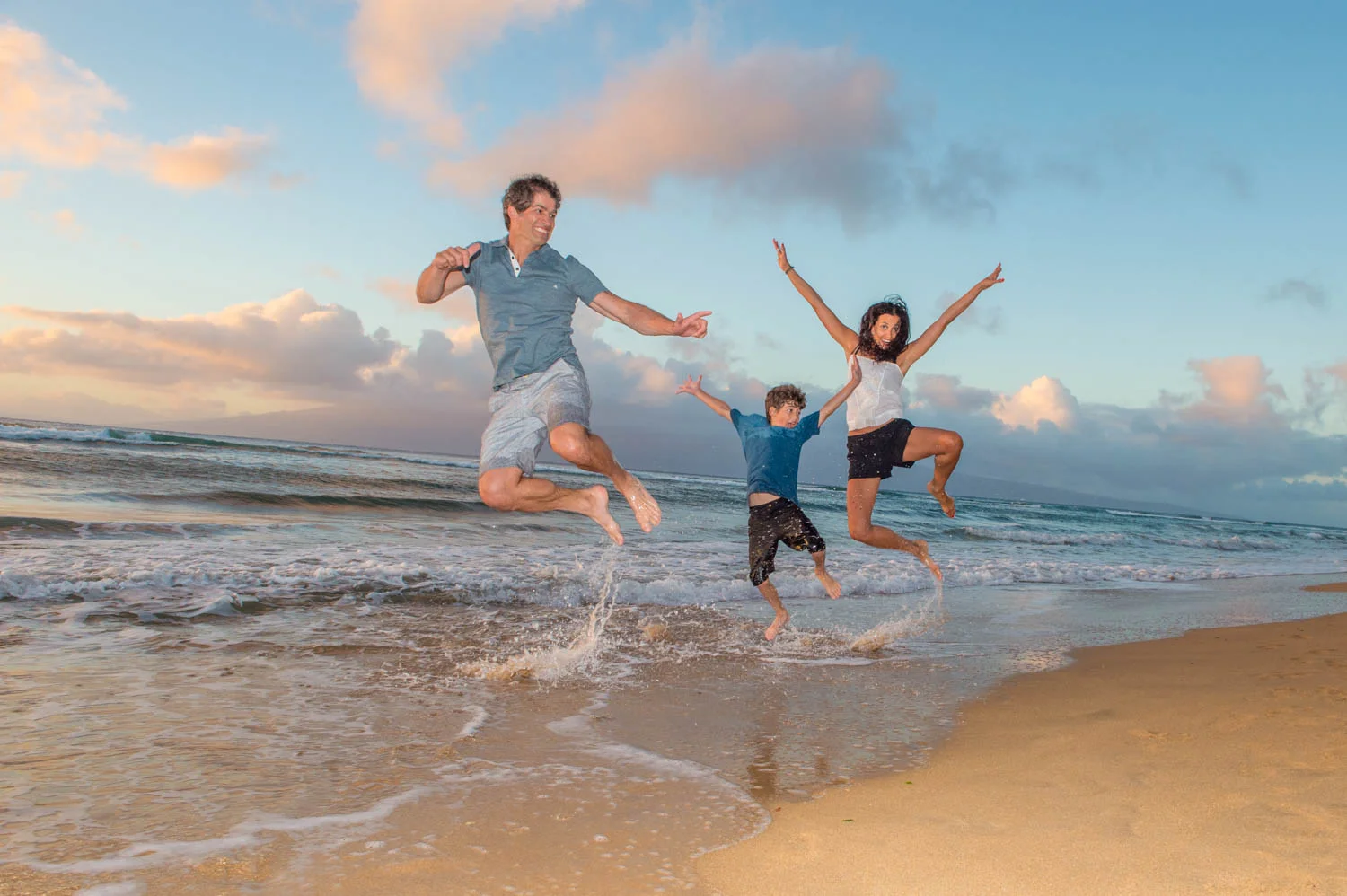 Family portraits that uniquely tell your families story. Services available in Portland Oregon & Maui Hawaii.