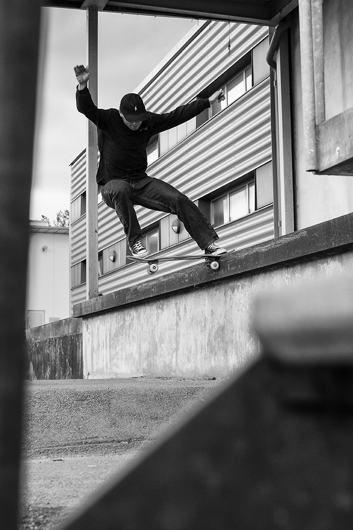 Frontside tailslide in Malmo. Photo by: Fabian Fuchs