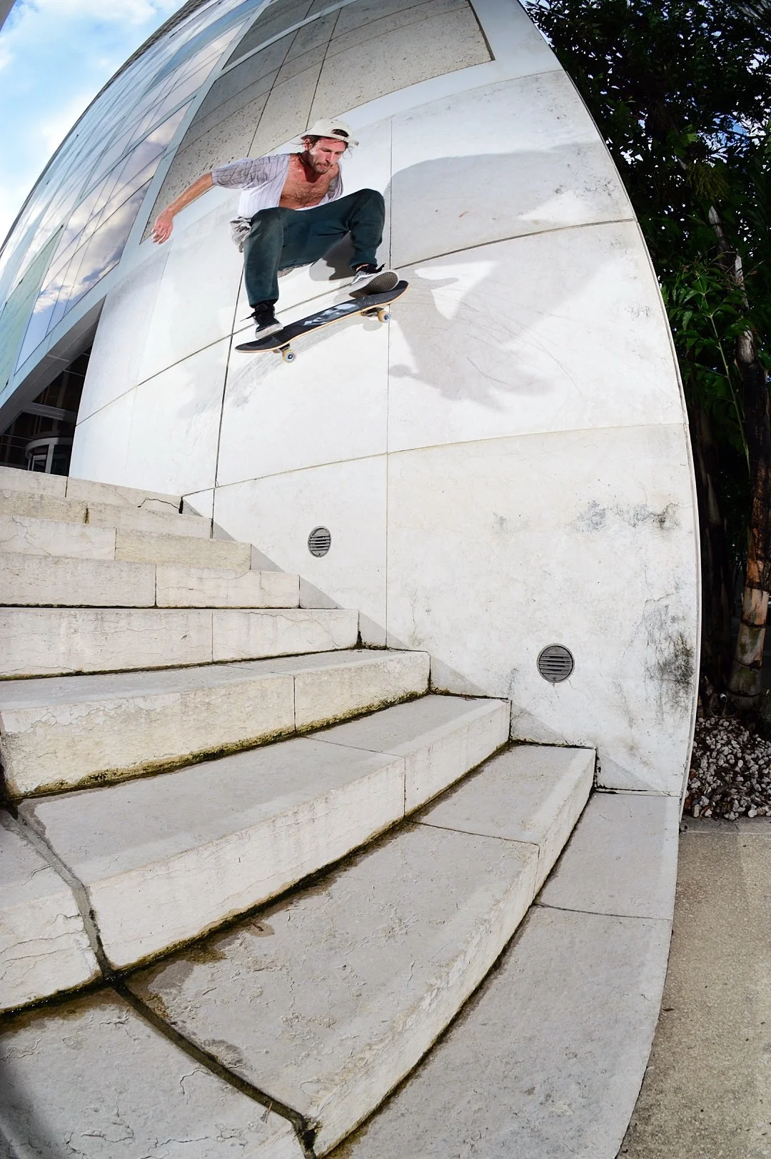 James Coleman-Wallride nollie out down a classic Tampa set / Photo : Chaz Miley