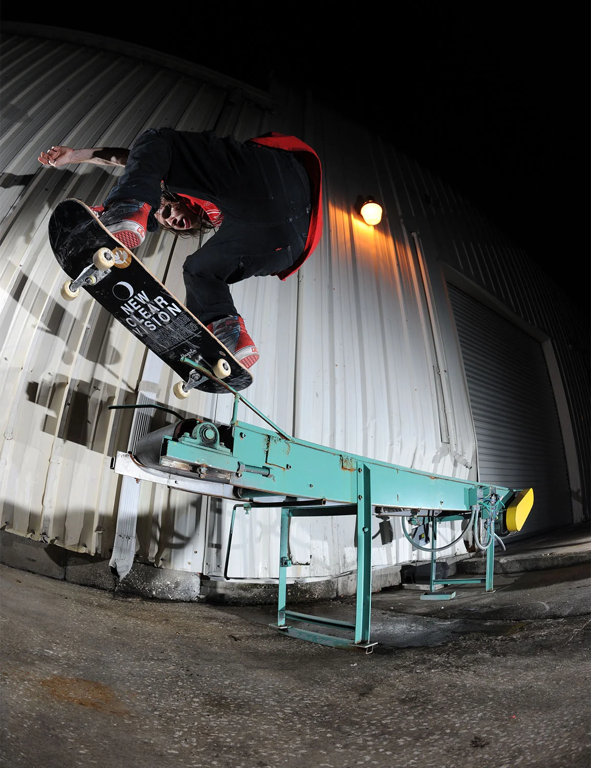 Frontside 50/50 to wallie out / Photo: Aaron Austin