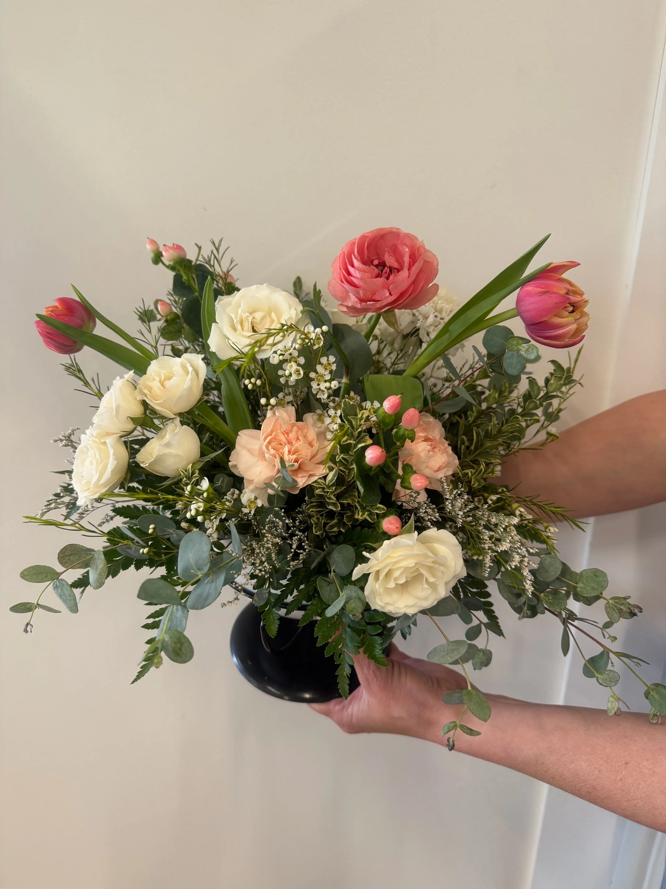 https://www.theflowershopaltona.com/everyday-florals/soft-and-subtle-arrangem
