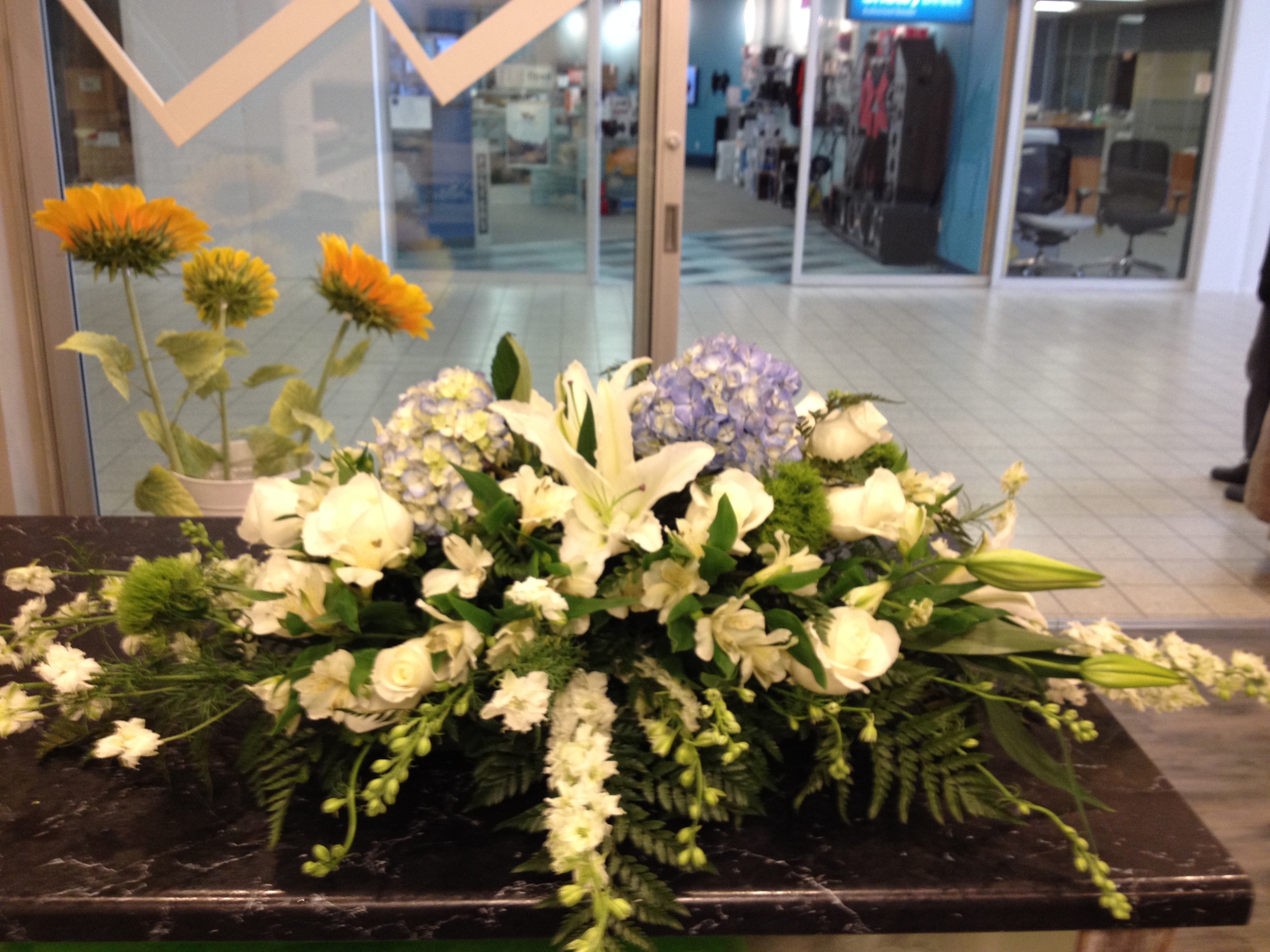 Casket spray in white 
