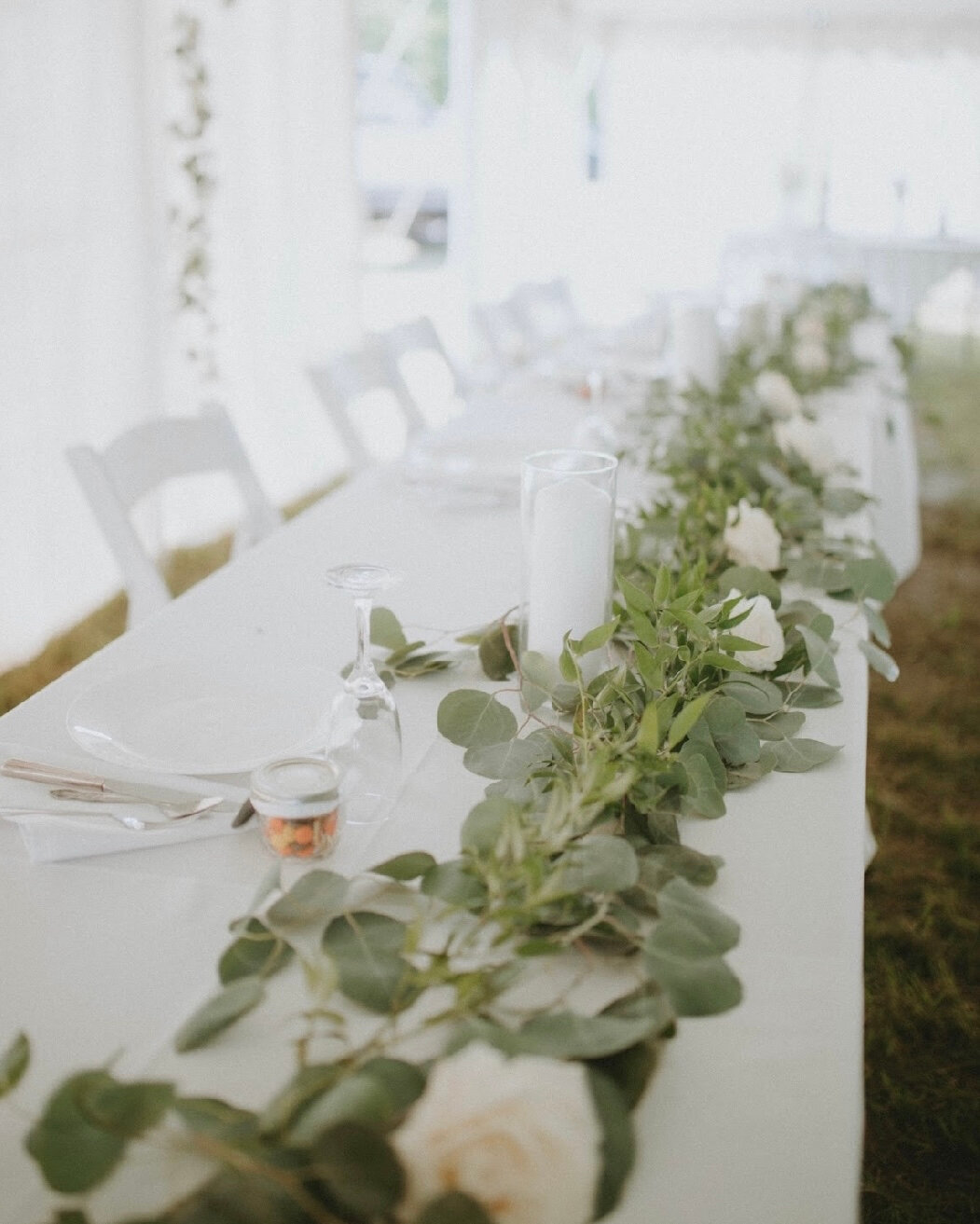 Why is garland a great option for table decor?​​​​​​​​​
There&rsquo;s nothing tall standing in the middle of your tables blocking your guests view and it can&rsquo;t get knocked over!