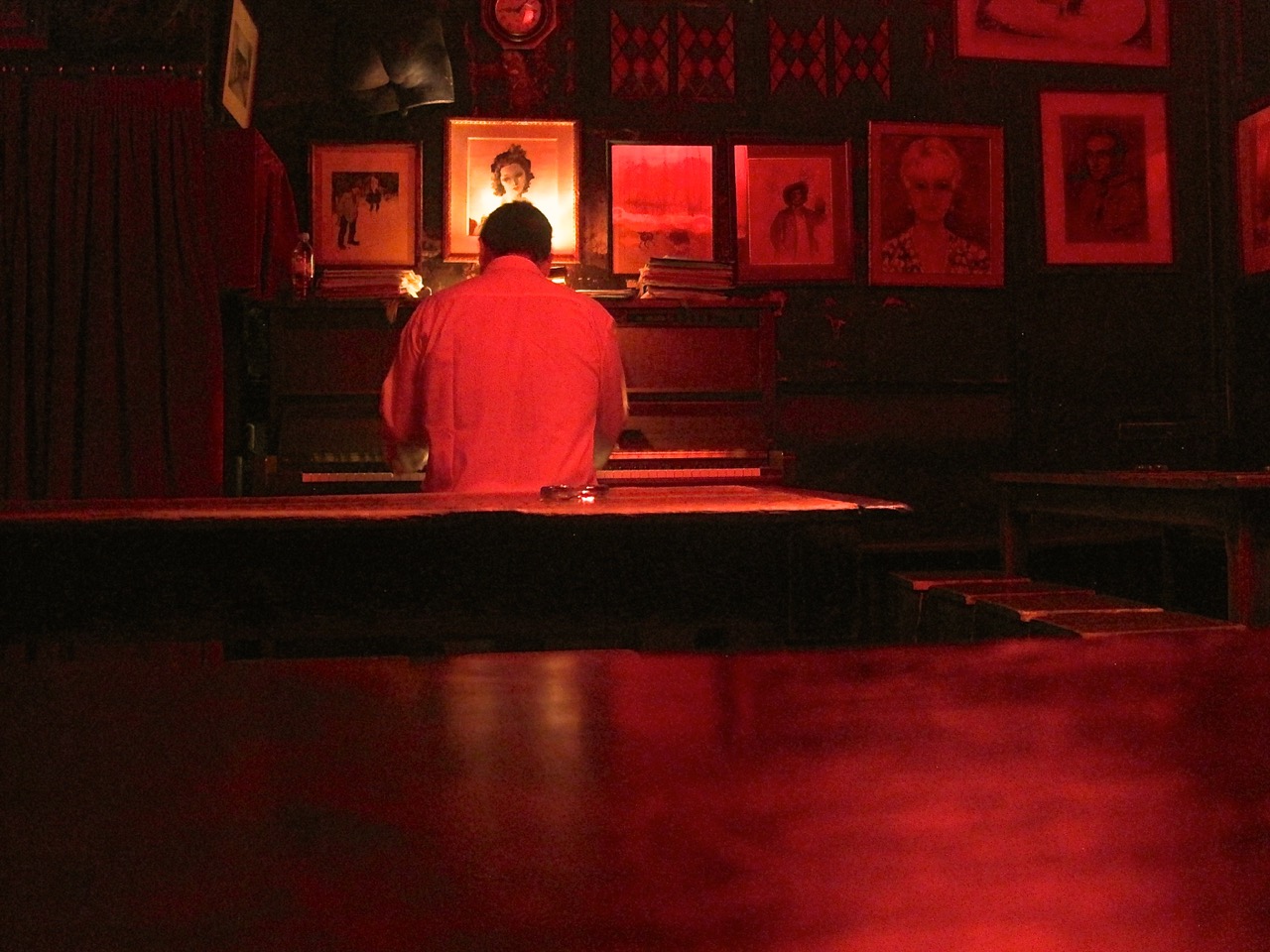Lapin Agile Piano Man
