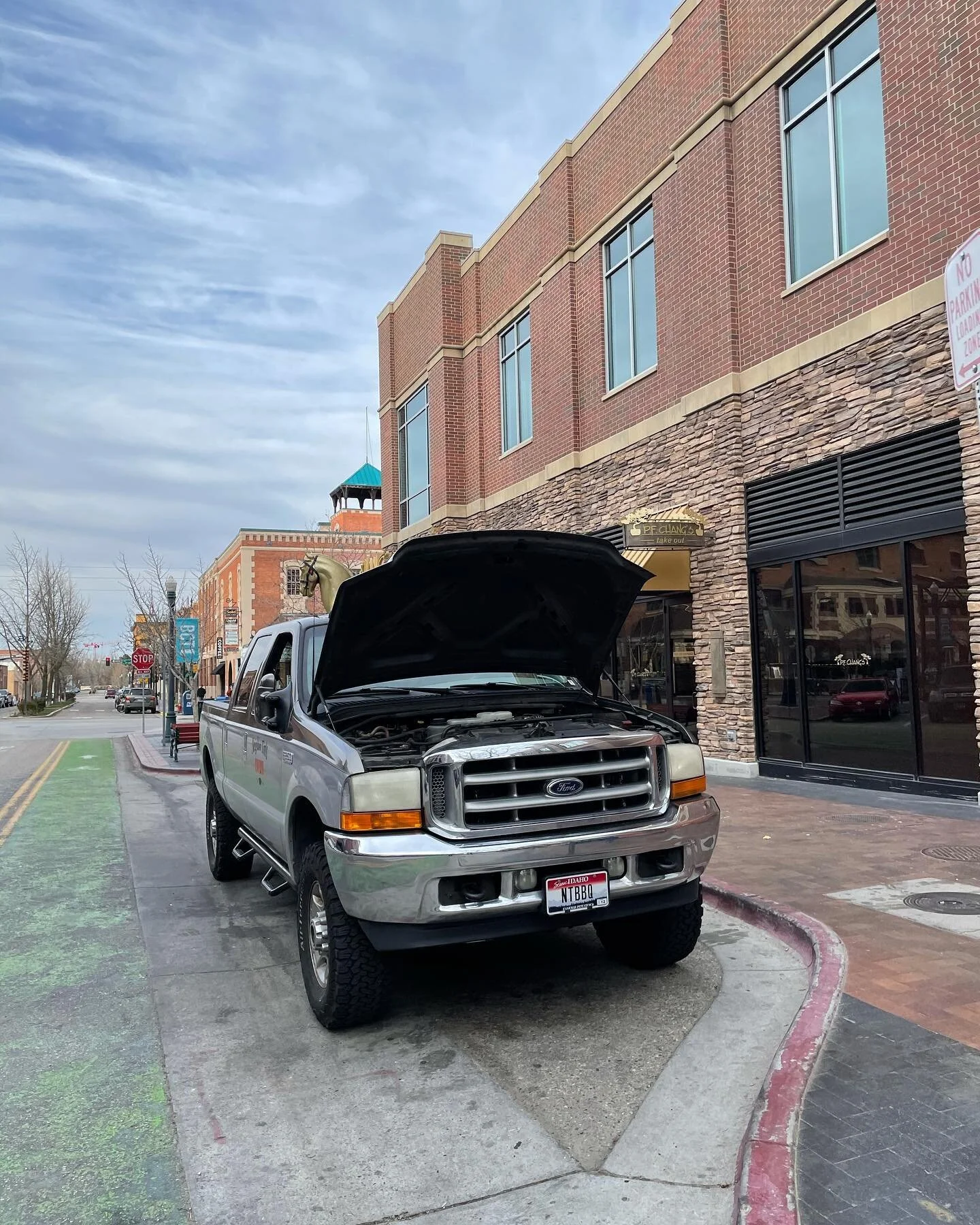 Ya ever have a day where you wake up an hour early (4:30am) bright eye and ready to go, things go smooth, the 4-5 things to do before 7:30 is done and you’re ahead of schedule.  Then you come to head back and this happens.  Dead truck in the wa